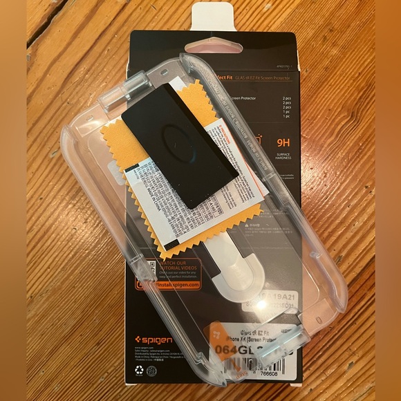 Spigen Premium Tempered Glass Screen Protector - Picture 3 of 3